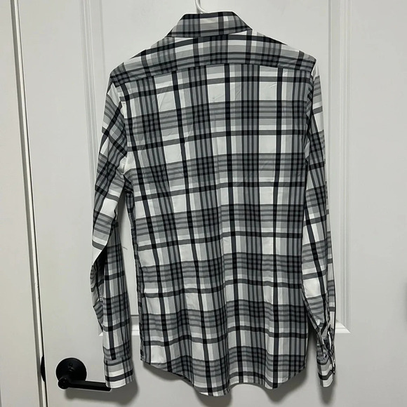 Express Fitted Black and white Plaid Button Down Dress Shirt size Small 14-14.5 - Picture 5 of 7
